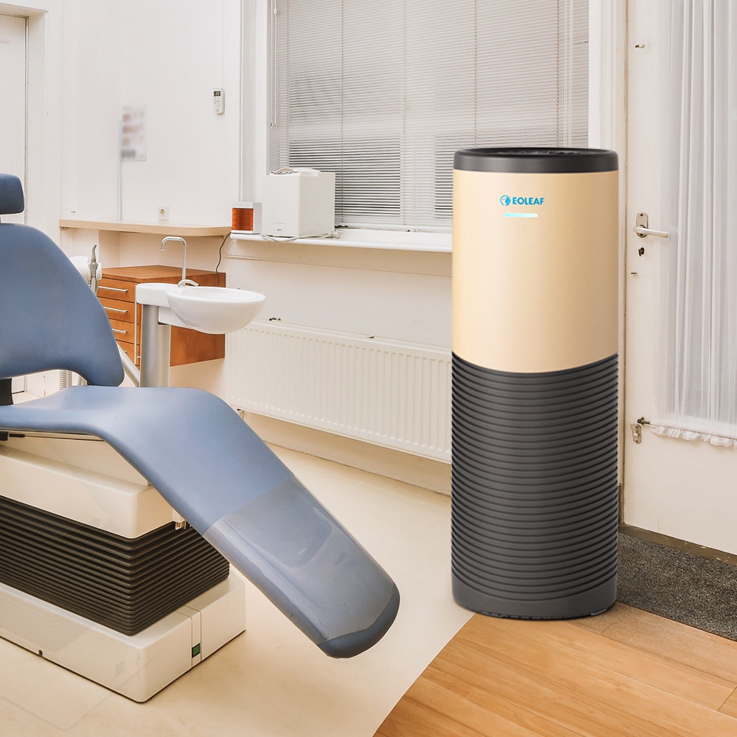 Eoleaf's AEROPRO 150 air purifier in a dental patient's room