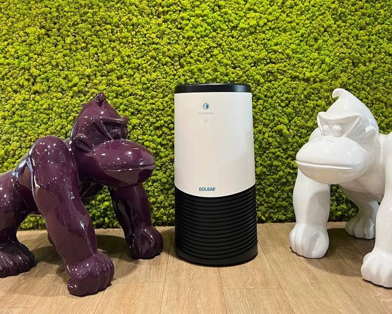 Eoleaf's AEROPRO 100 air purifier in an office next to gorilla statues