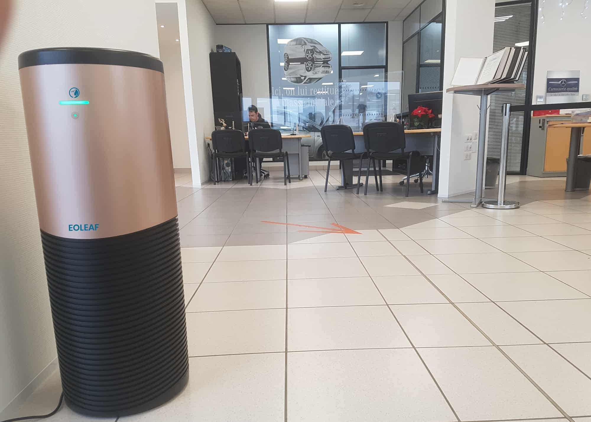 Eoleaf's AEROPRO 150 air purifier in an office