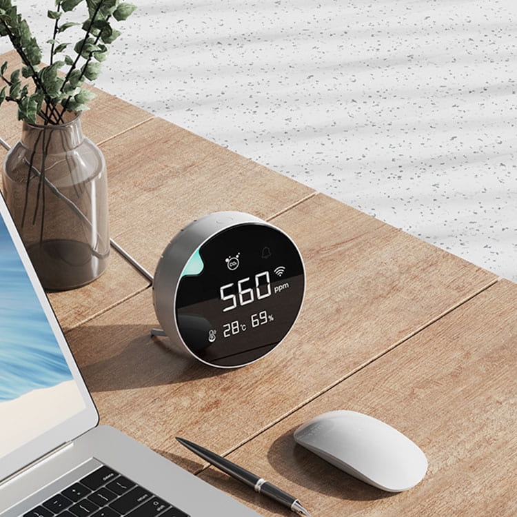 Eoleaf's Smart CO2 detector on a wooden desk