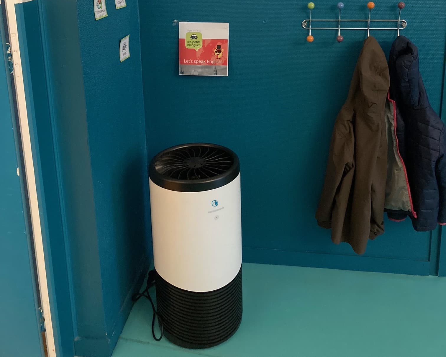 Eoleaf's AEROPRO 100 air purifier in a classroom next to a coat hanger