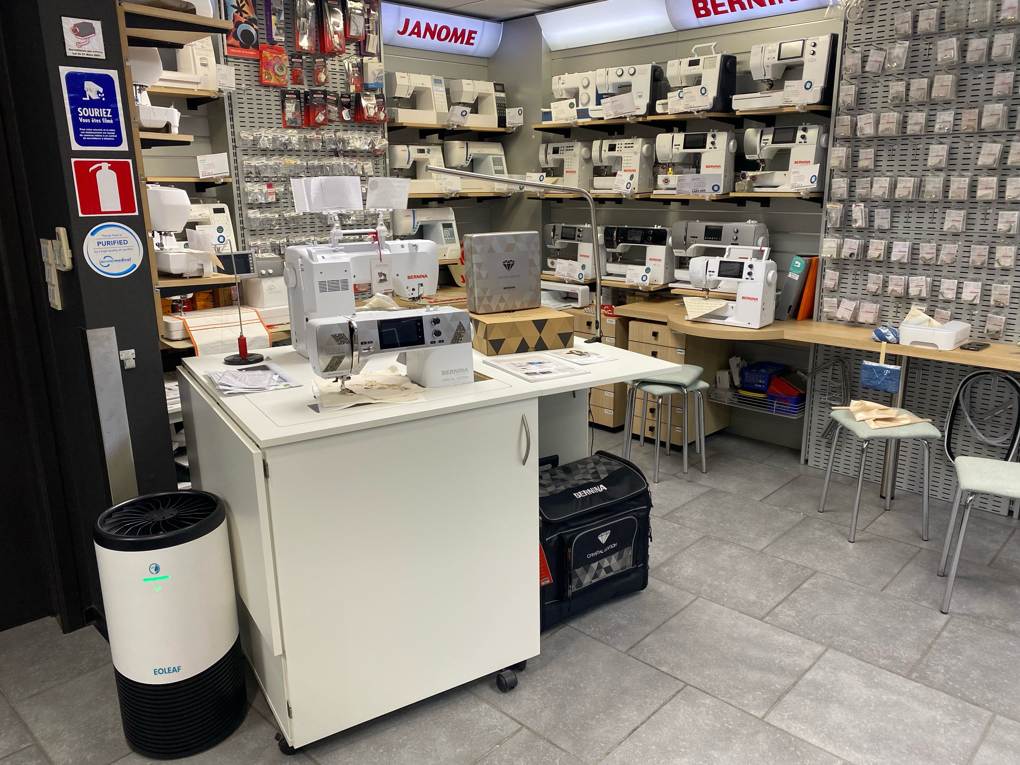 Eoleaf's AEROPRO 100 air purifier in a tailor's shop