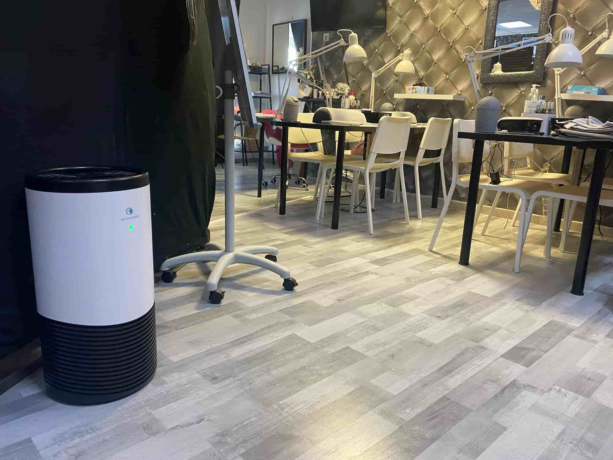 Eoleaf's AEROPRO 100 air purifier in a nail salon